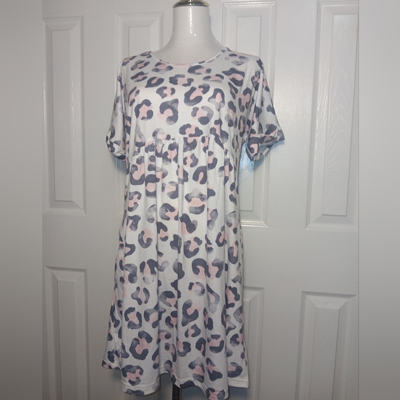 Southern Stitch Dresses & Skirts - NWT. Southern Stitch Babydoll Style Pink Leopard Print Mini Dress